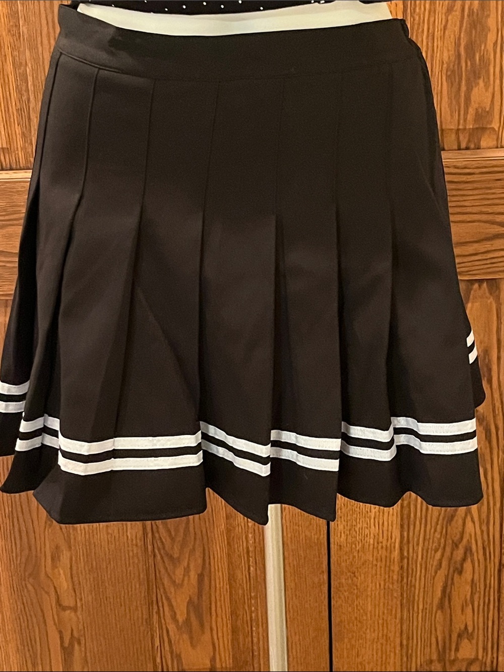 NWOT Pleated Skort with White Ribbon Details M